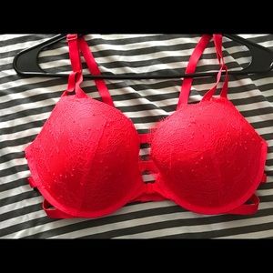 Victoria’s Secret bra and thong set, 34DD, medium